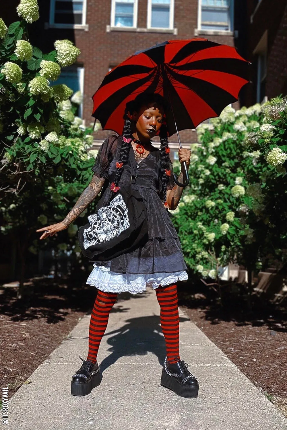 Batwing Pagoda Umbrella [BLACK/RED STRIPED]