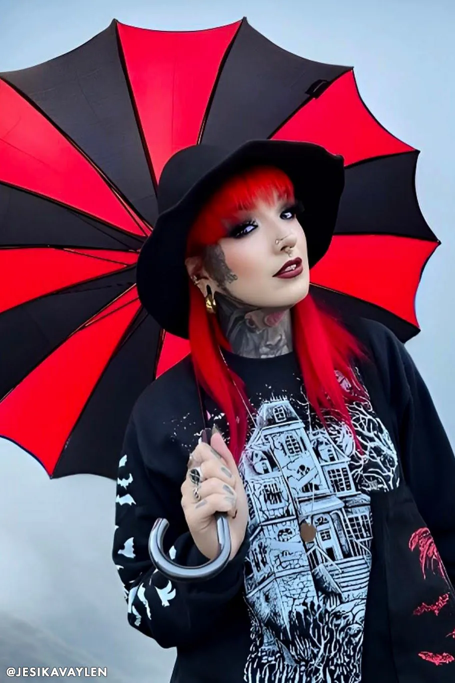 Batwing Pagoda Umbrella [BLACK/RED STRIPED]