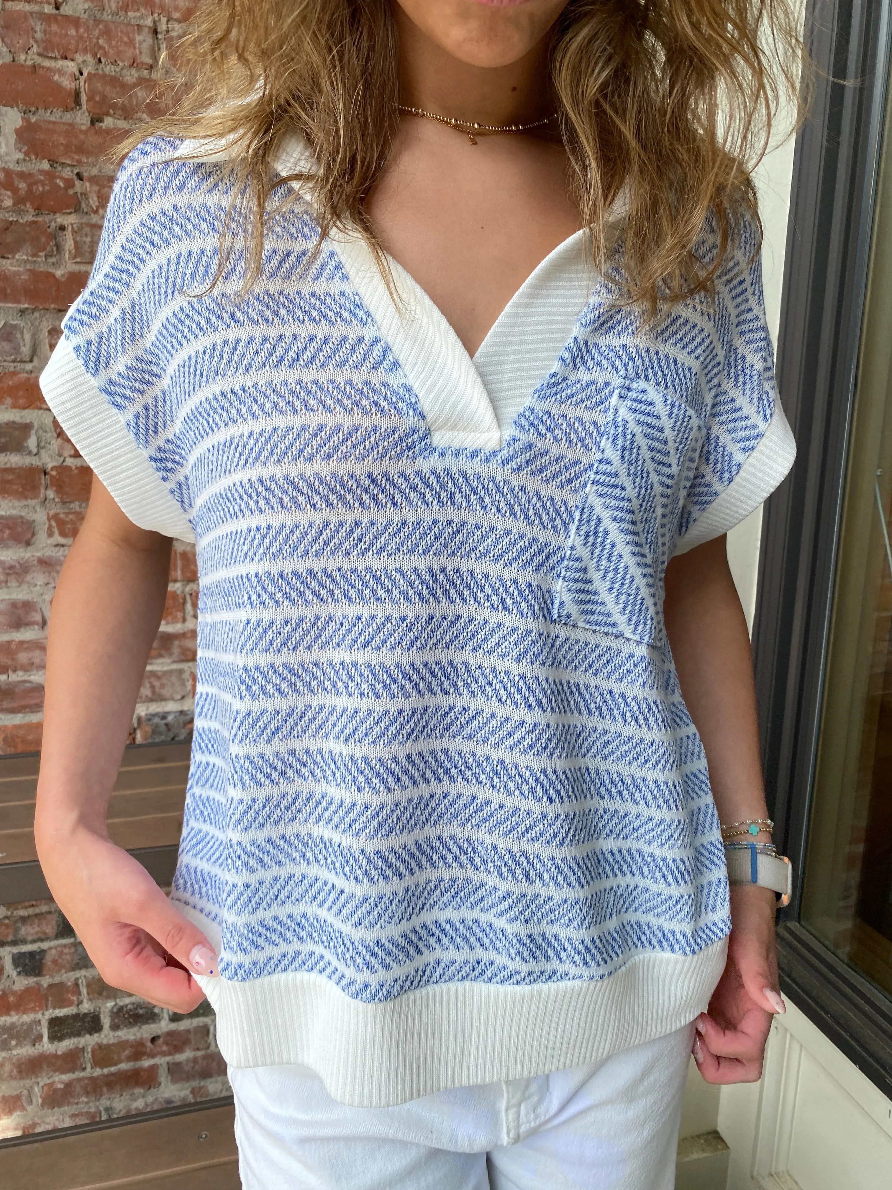 BLUE STRIPED KNIT V-NECK SHORT SLEEVE TOP