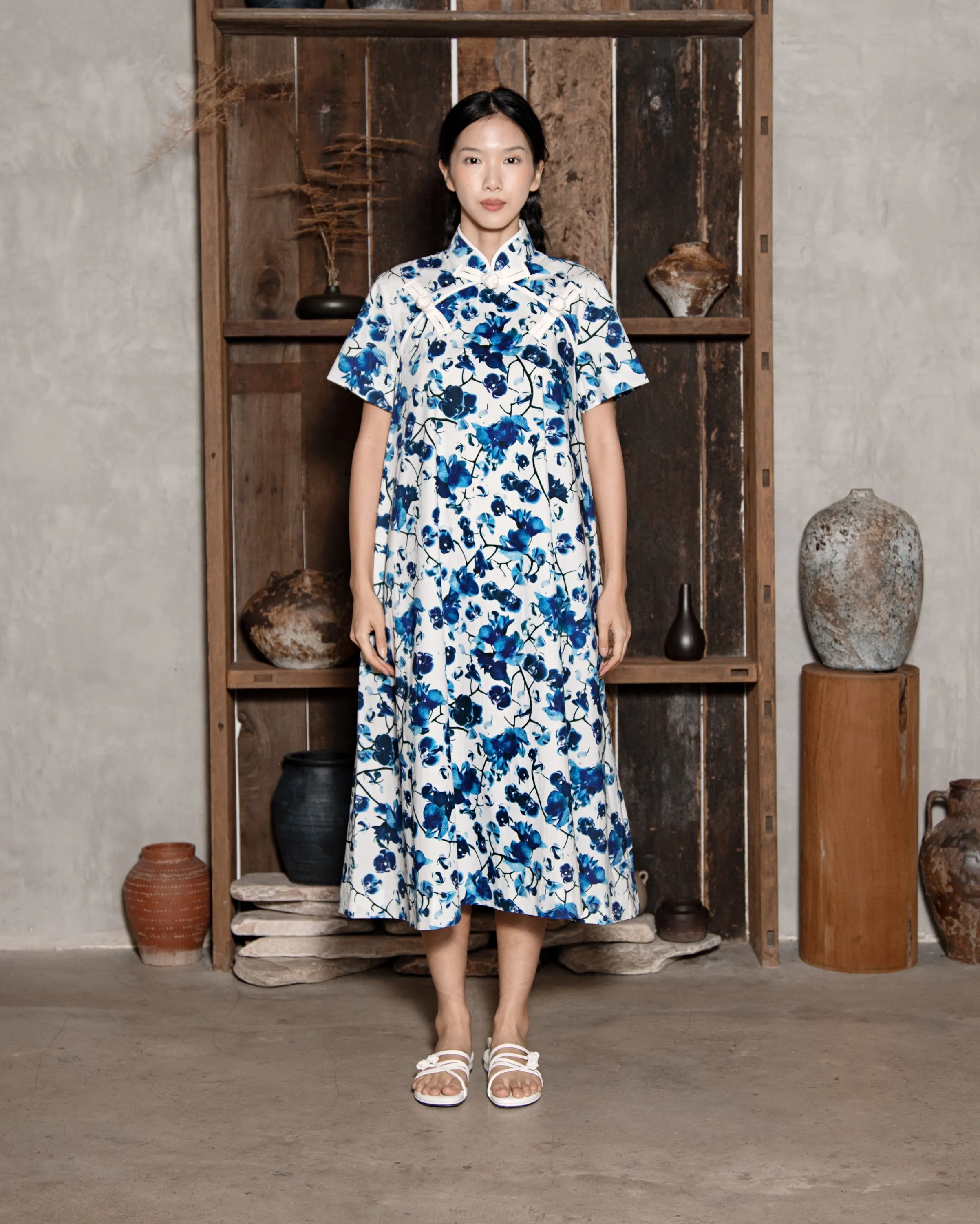 Cheongsam Hua Hua (Blue Orchid)