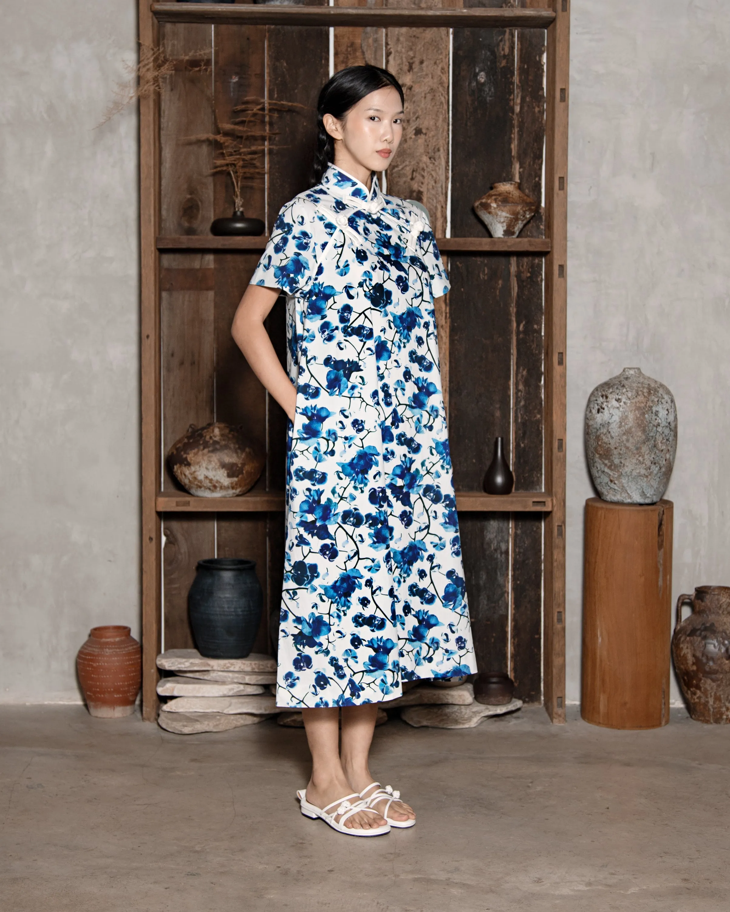 Cheongsam Hua Hua (Blue Orchid)