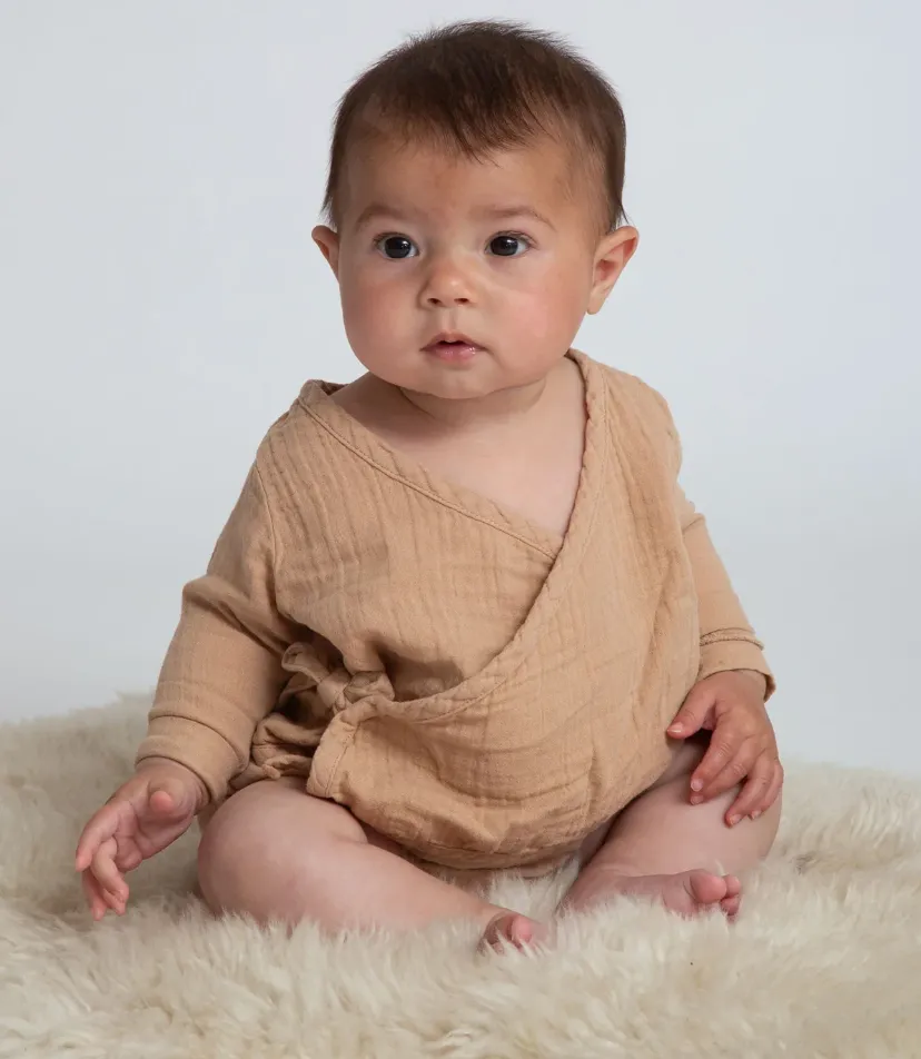 Jael Organic Cotton Baby Top In Brown