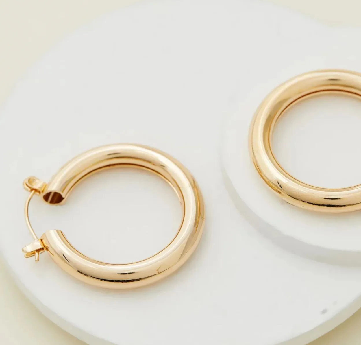 Large Simple Hoop Gold