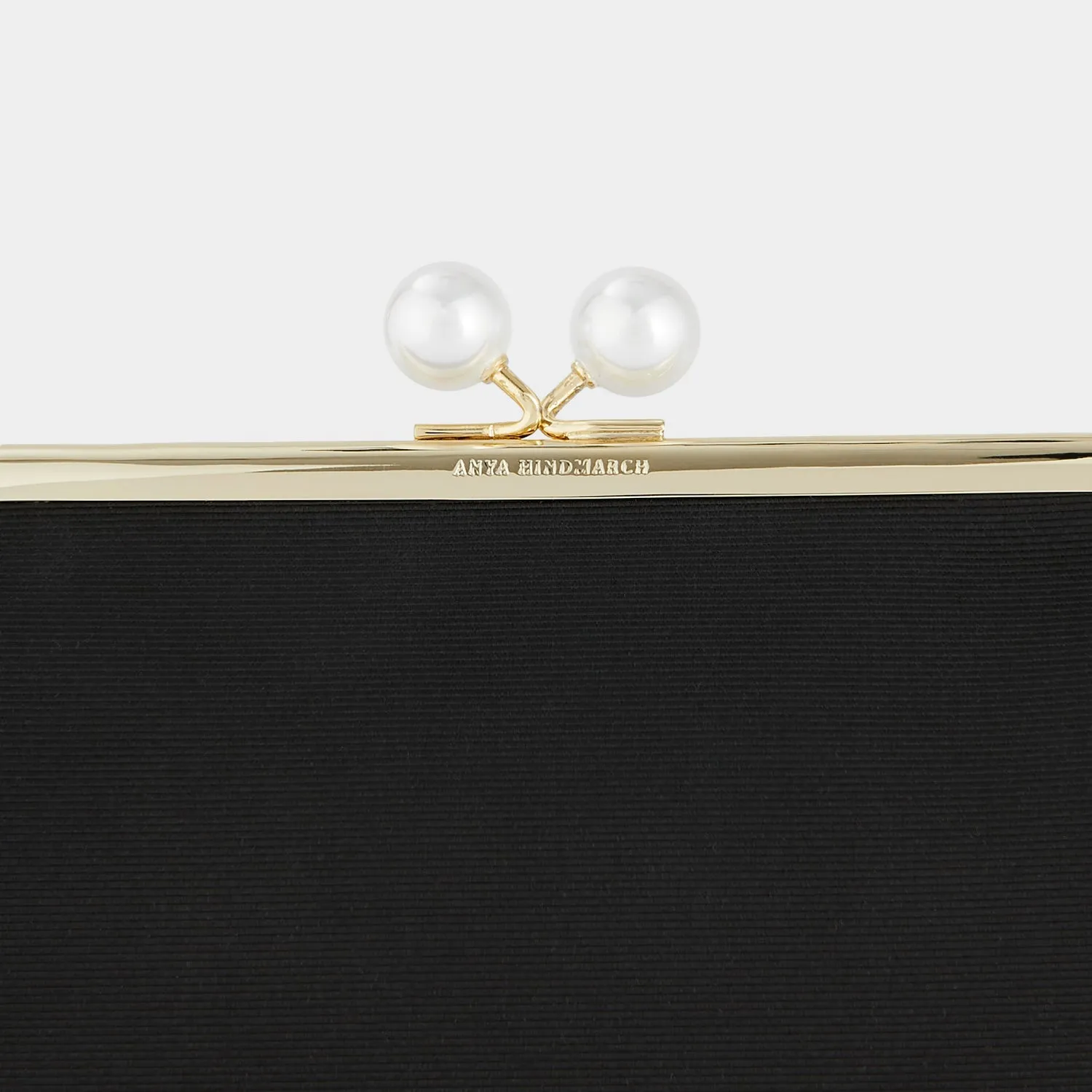 Maud Pearls Clutch