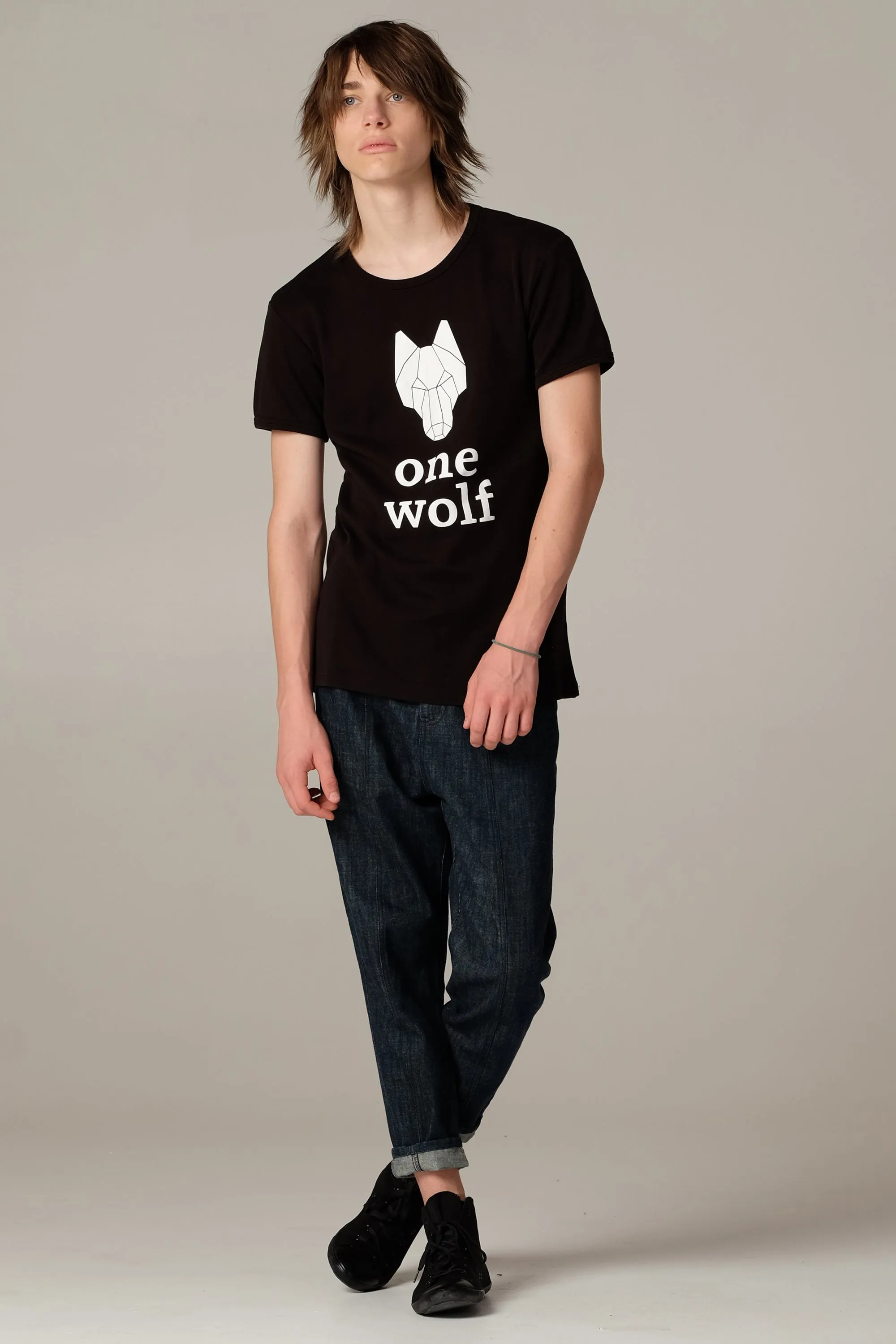 One Wolf logo T-krekls, melns/balta druka