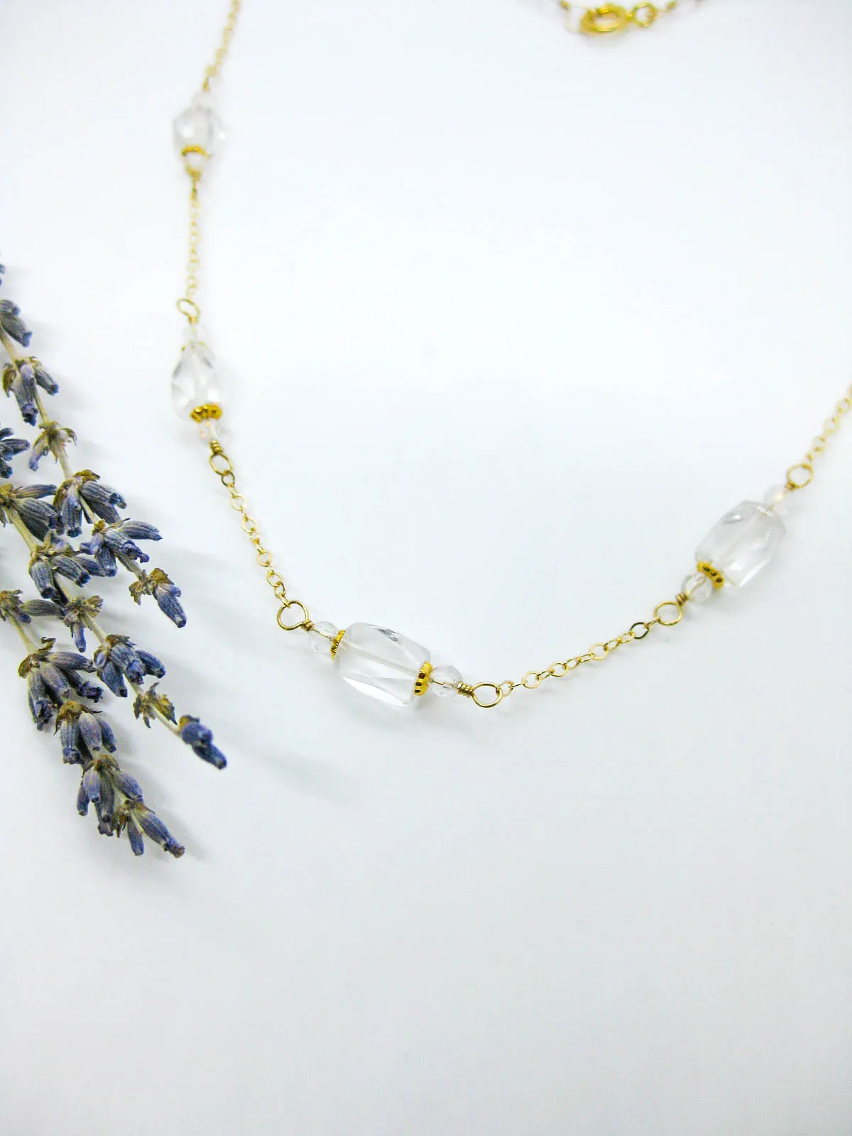 Petunia: Quartz Choker - n564