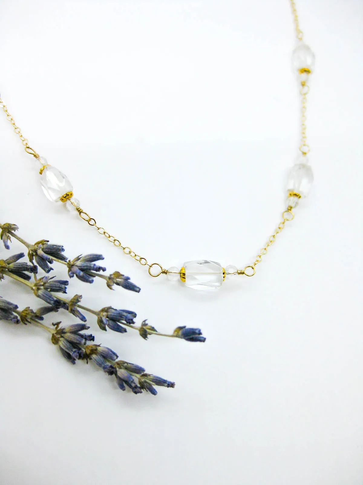 Petunia: Quartz Choker - n564