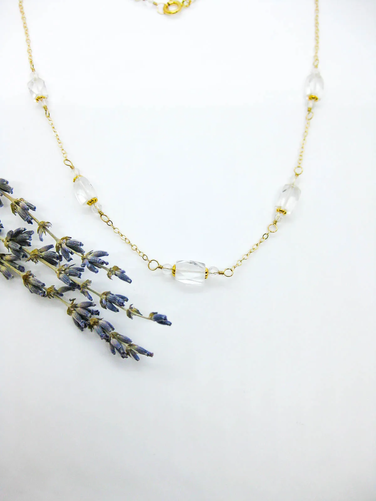 Petunia: Quartz Choker - n564