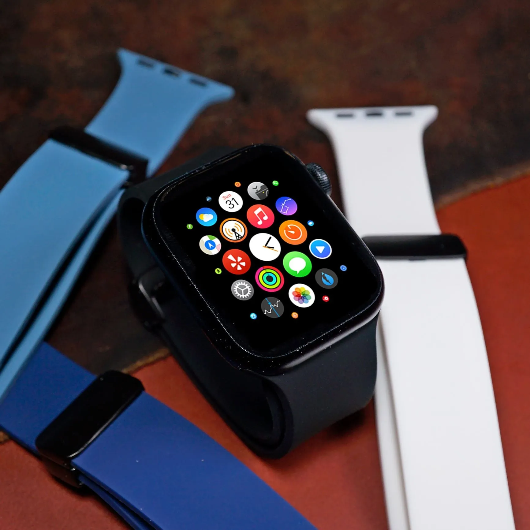 Rubber Strap w/ Clasp in Black (Apple Watch)