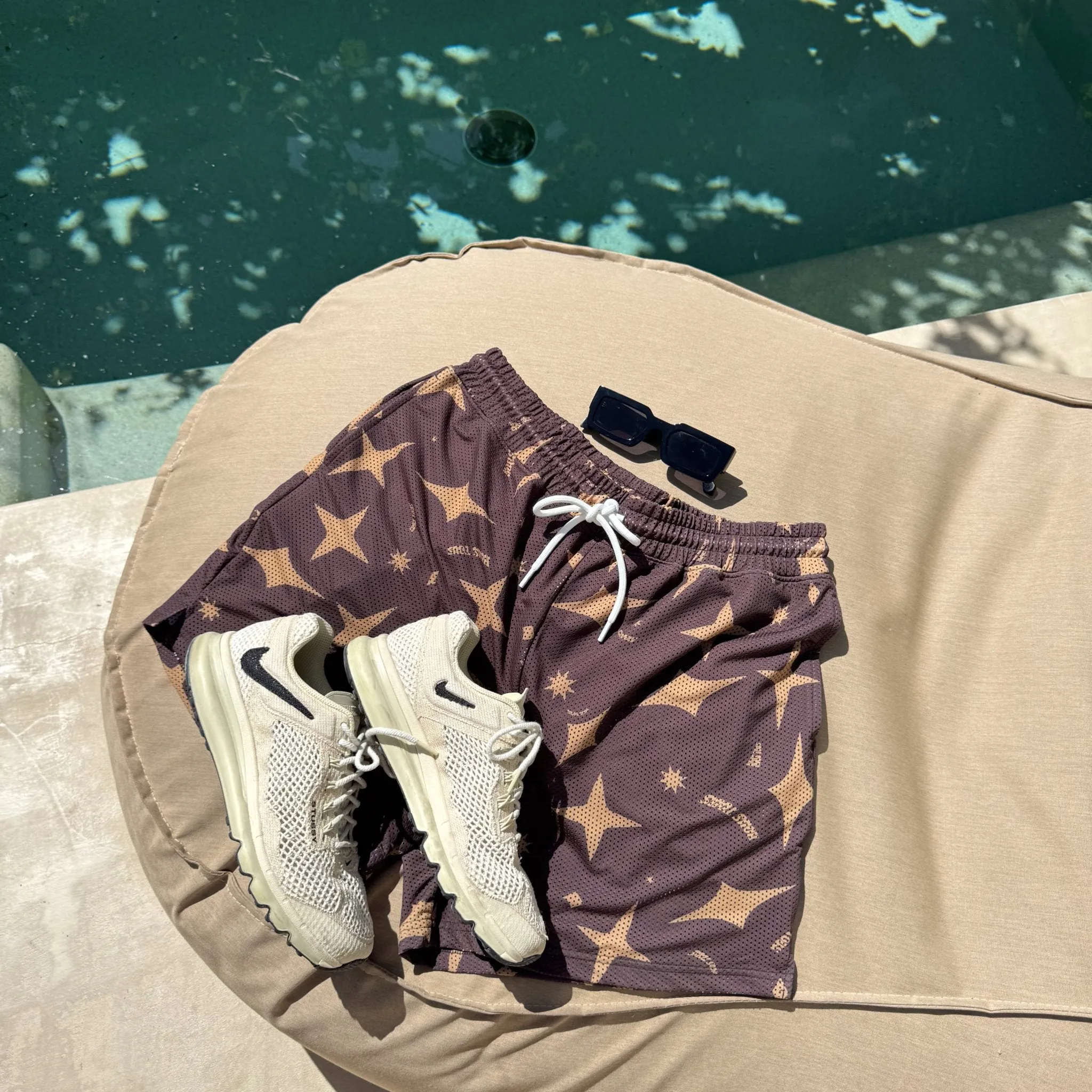 SHOOTING STARS DRIP MESH SHORTS SAND/BROWN