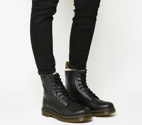 Womens Dr.Martens Serena 8 Eyelet Shearling Boot Black Leather